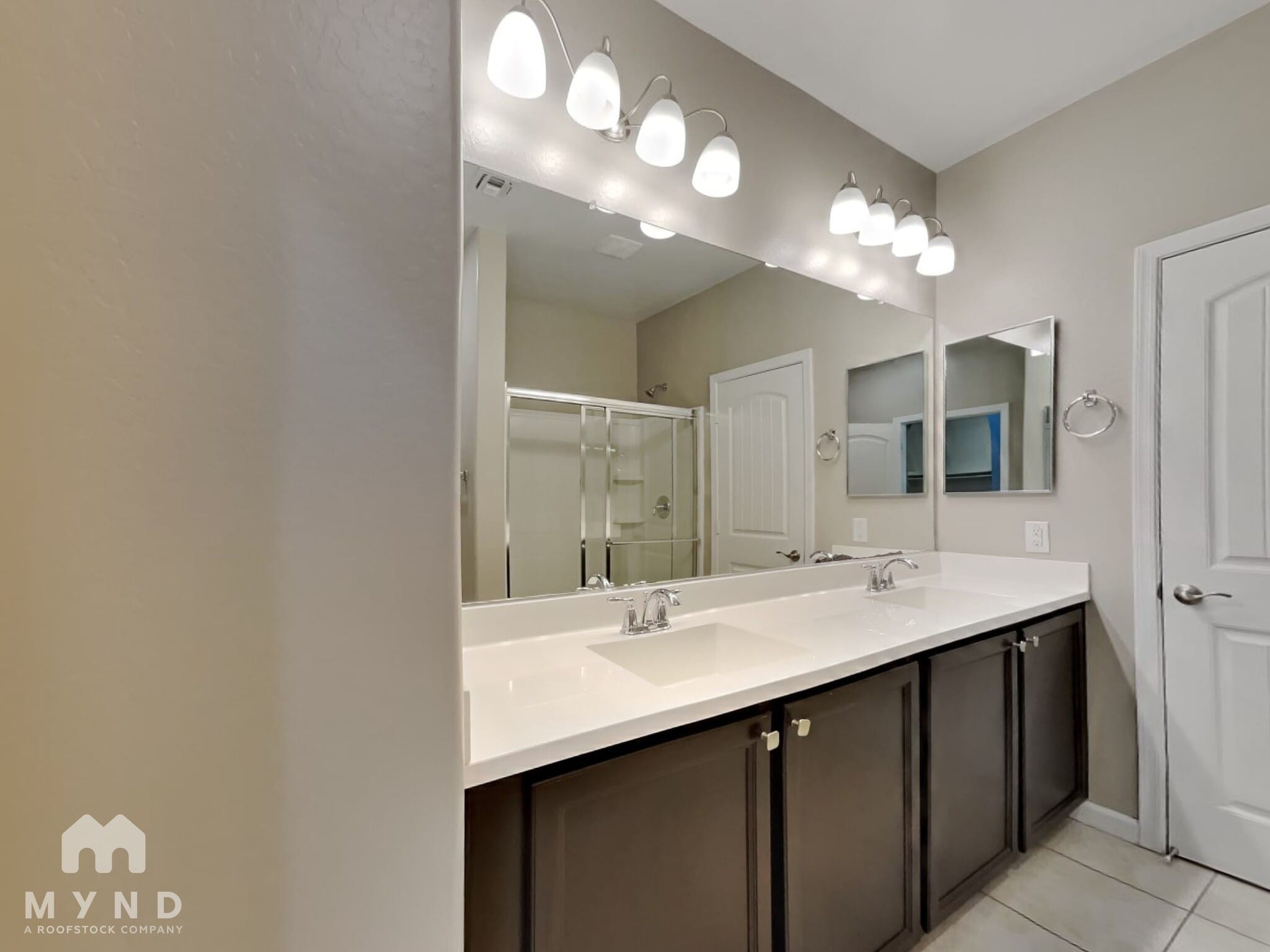 Building Photo - 1367 S Country Club Dr