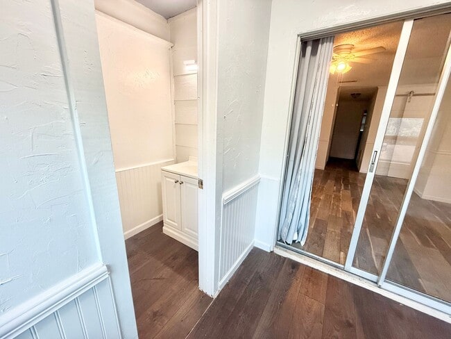 Building Photo - 22675 Lakeway Harbor Dr