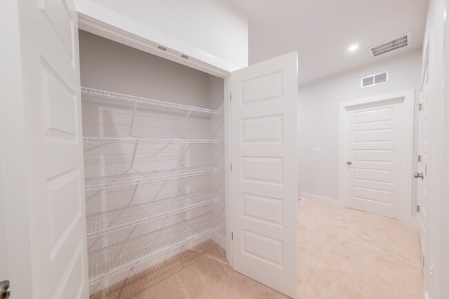 Building Photo - 9987 Magnolia Ridge Dr