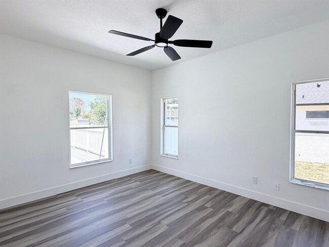 Building Photo - 906 Berwick Dr