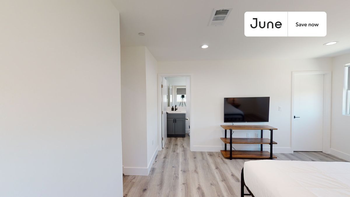 Building Photo - 564312 Auckland Ave