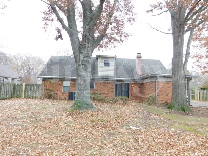 Building Photo - 2493 Tarbet Dr