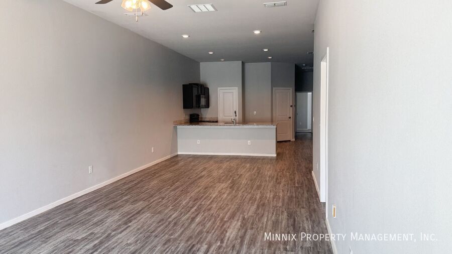 Building Photo - 2137 N Texas Ave