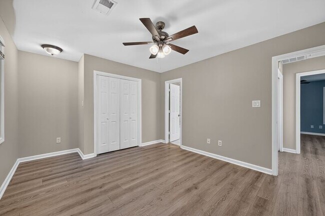 Building Photo - 138 Springstead Ct SW