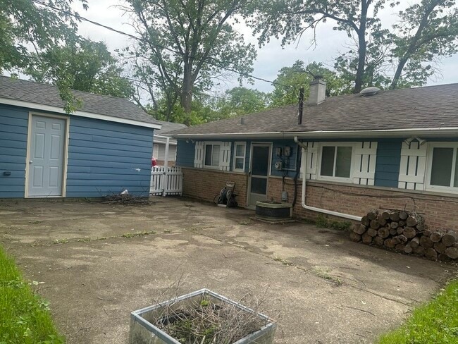 Building Photo - 411 Huron St