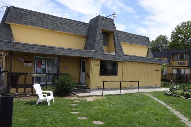 Building Photo - 1705 Gordon Rd