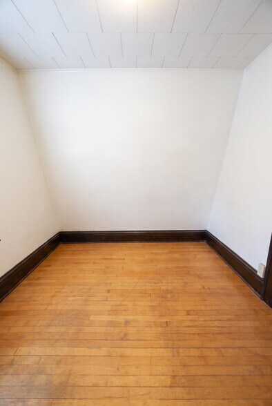 Building Photo - 410 W Mifflin St