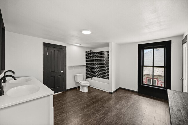 Building Photo - 1116 Park St