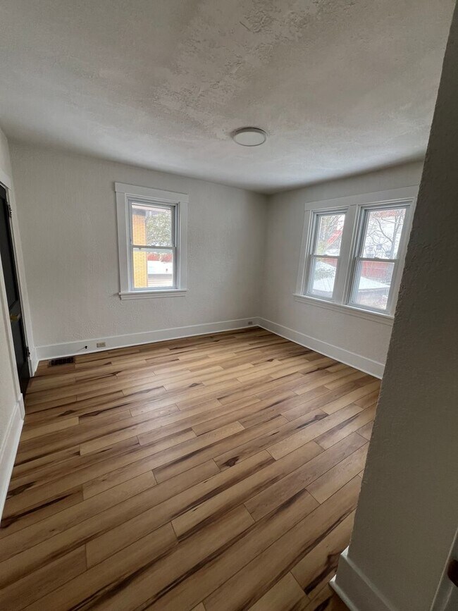 Building Photo - 825 Berkshire Ave
