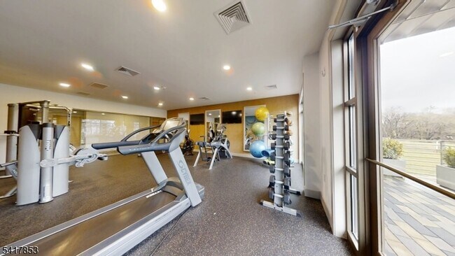 Building Photo - 1181 Morris Ave