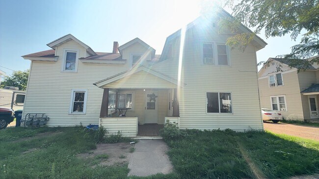 Building Photo - 915 S 4th Ave