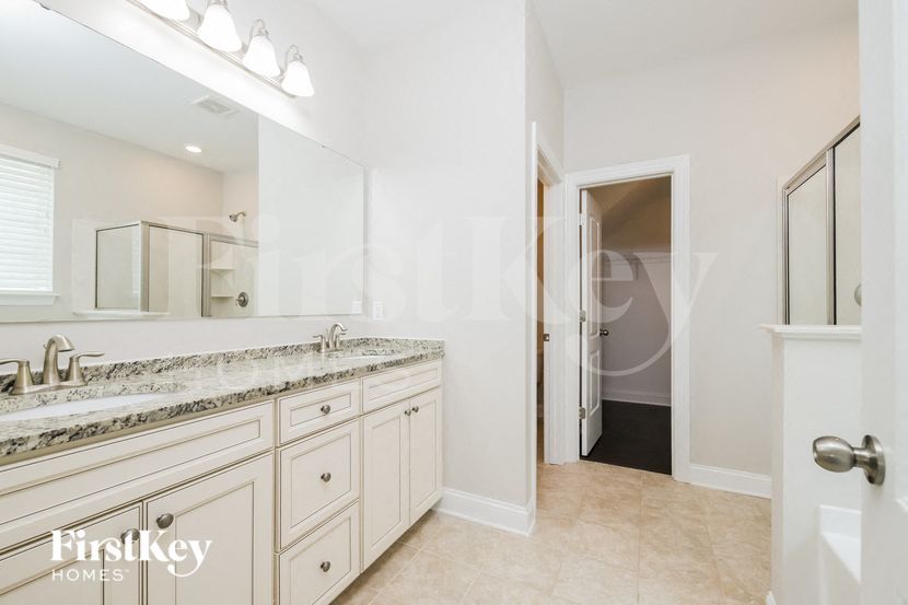 Building Photo - 119 Glenmoor Ave