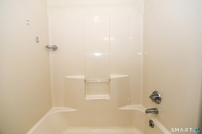 Building Photo - 5 Moody Ave