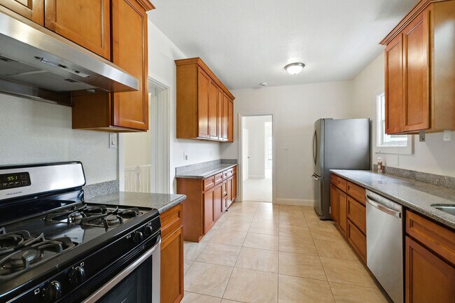 Building Photo - 1722 Quesada Ave