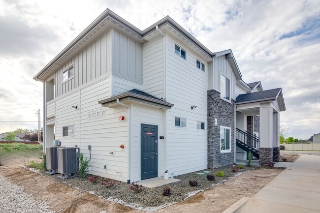 Building Photo - Fall in Love With This Cutie 2 Bedroom!
