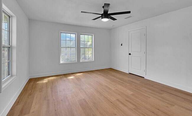 Building Photo - Newly Remodeled 2BD 1BA Home in Waco