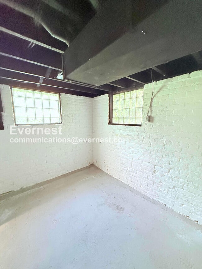 Building Photo - 4 Bed/2 Bath Home with Fenced Yard / Vouchers Accepted / Available Soon!