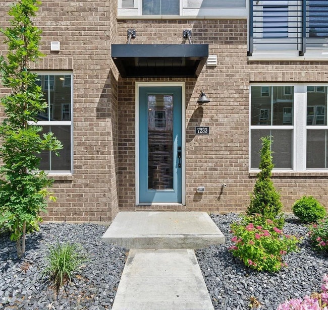 Building Photo - 7233 Otley Dr