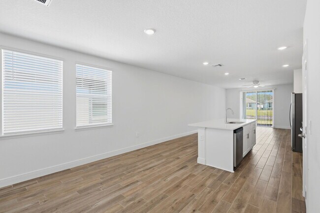 Building Photo - 205 Links Ter Blvd