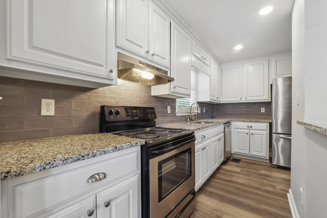 spacious kitchen w/ stainless steel appliances - 2071 Defoors Ferry Rd NW