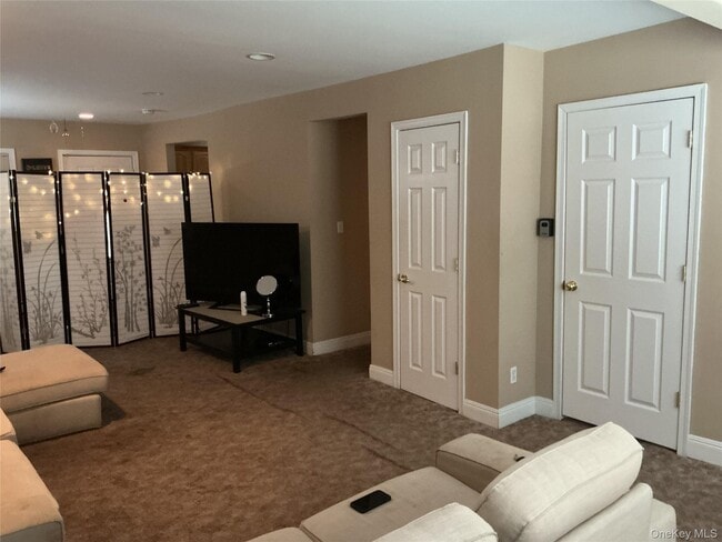 Building Photo - 12 E John St