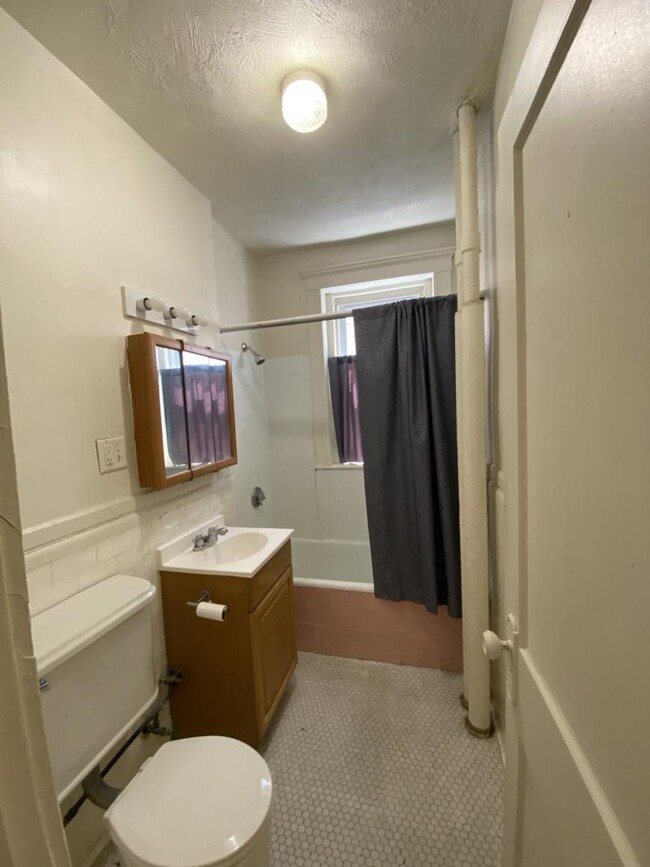 Building Photo - bedroom in Boston MA 02134