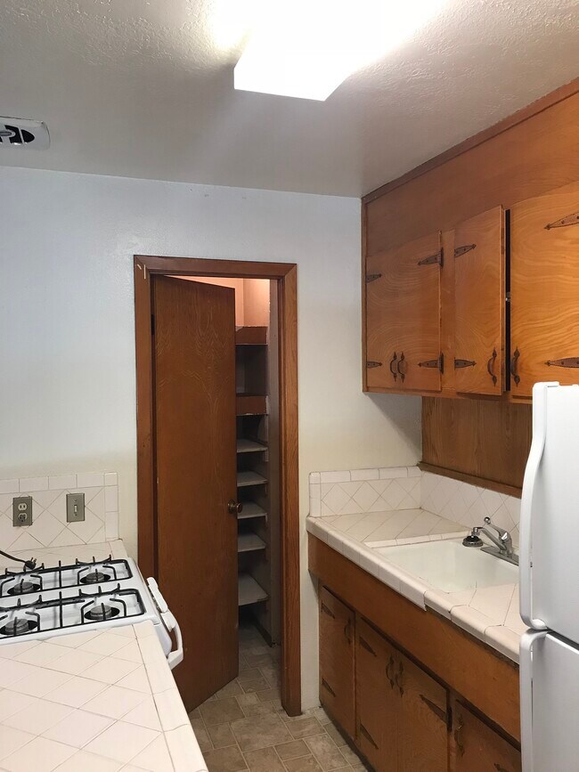 Building Photo - 1391 E Lindo Ave