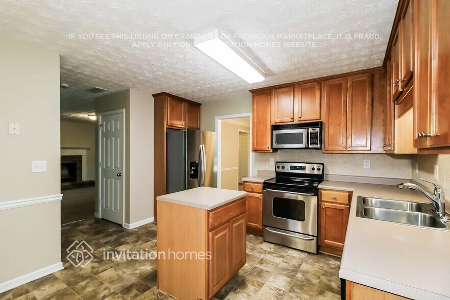 Building Photo - 1521 River Song Way