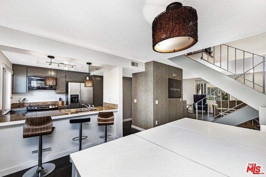 Building Photo - 2230 N Indian Canyon Dr