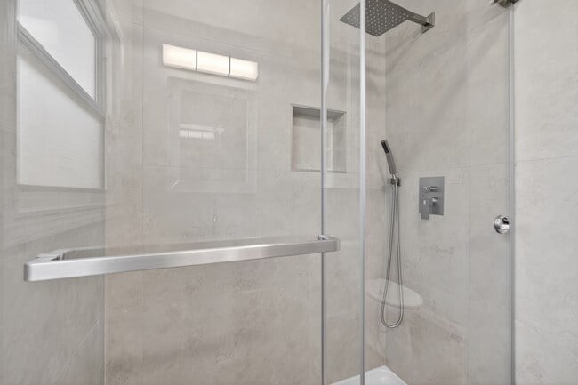 Building Photo - 3814 Clough Ave