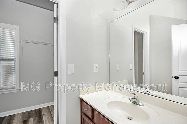 Building Photo - 162 Brookshire Dr