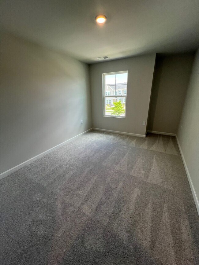 Building Photo - 2312 Kasota Ln
