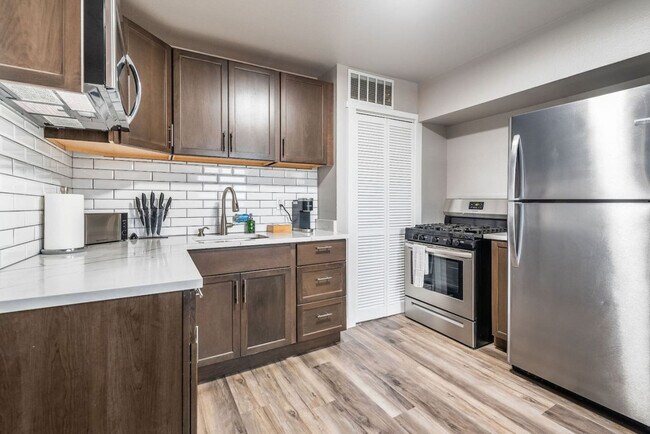 Building Photo - 1818 Court F