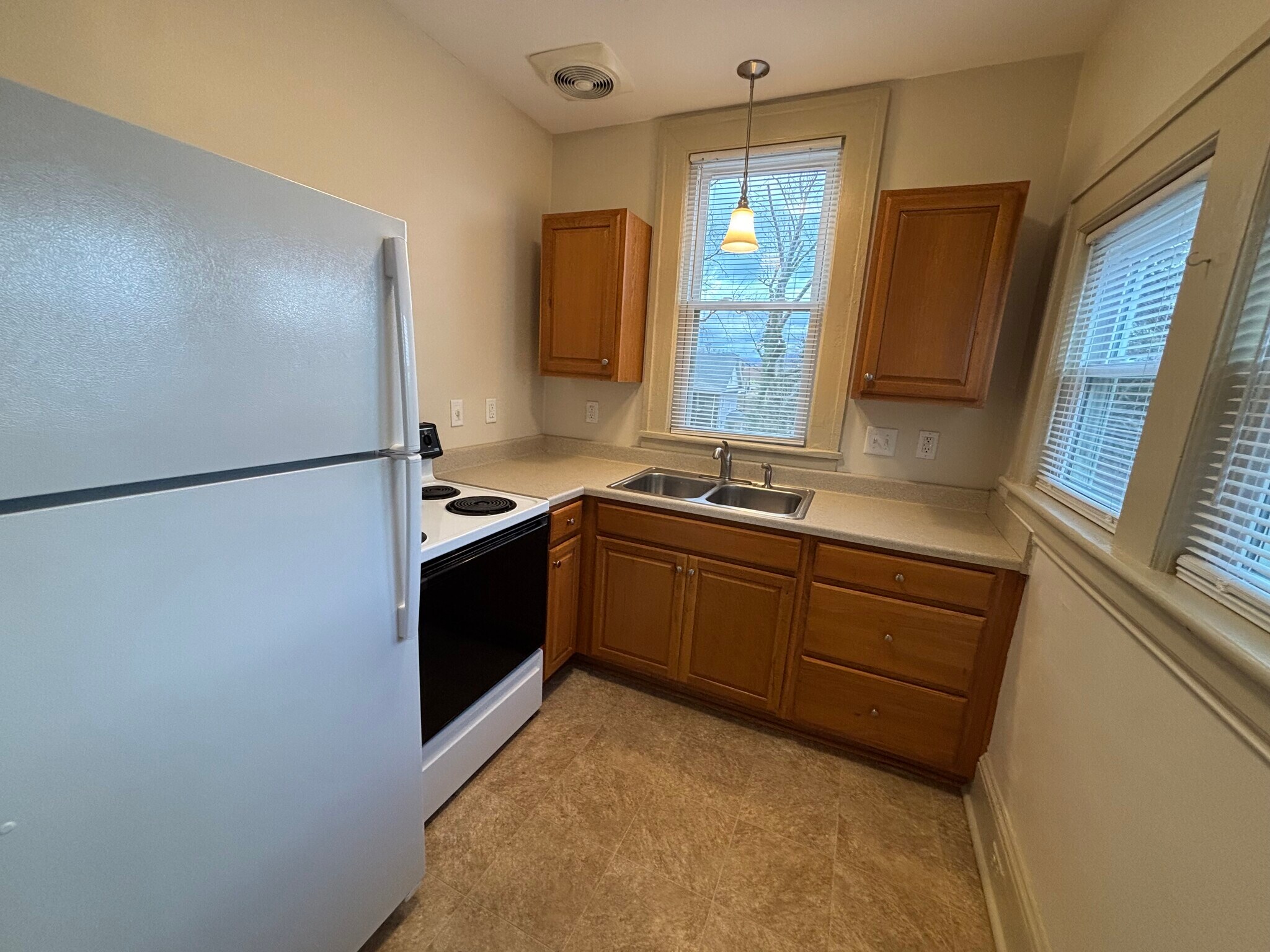 Building Photo - 1507 Hampton Ave SW