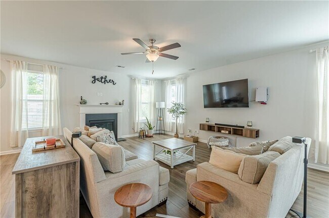 Building Photo - 4010 Diane Ln