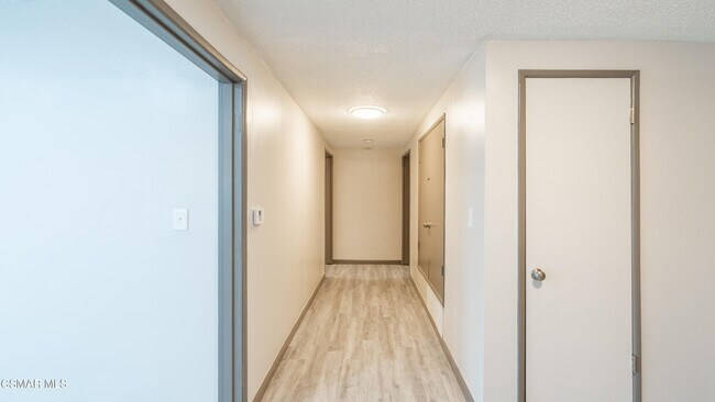 Building Photo - 5901 Hanna Ave