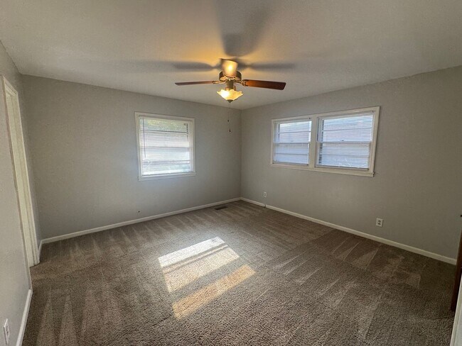 Building Photo - 2349 Mt Carmel Dr