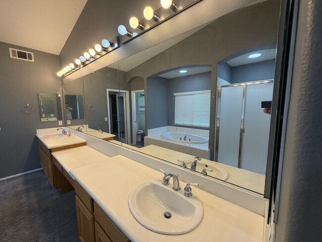Building Photo - 885 Alsace Dr