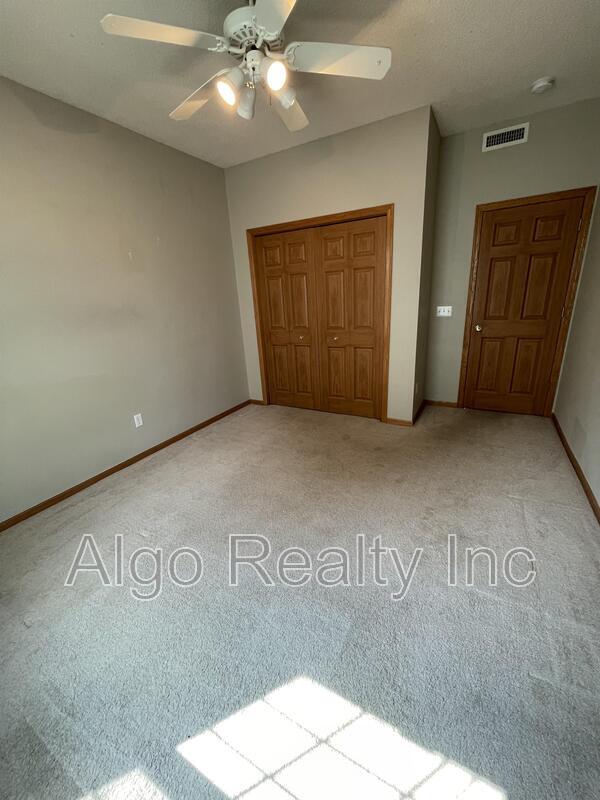 Building Photo - 1694 Oakbrooke Ct