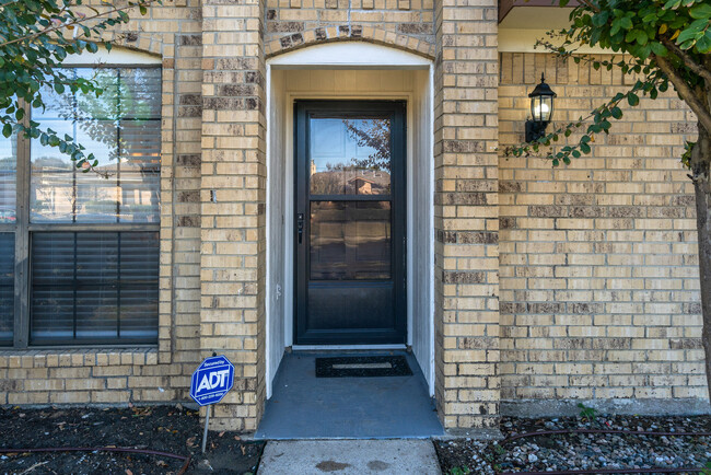 Building Photo - 1734 Glencairn Ln