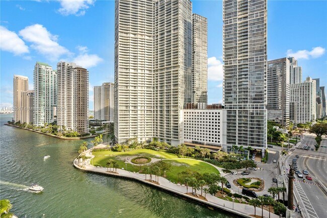 Building Photo - 200 Biscayne Blvd Way