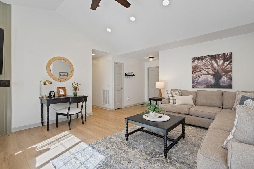 Building Photo - 17 Northridge Cir