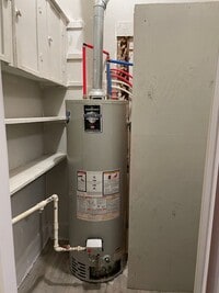 Building Photo - 1 Bed 1 Bath House with bonus room-Available Now