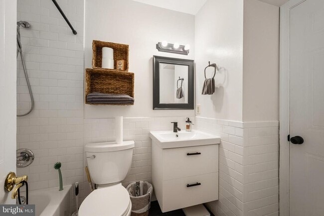 Building Photo - 301 G St NE