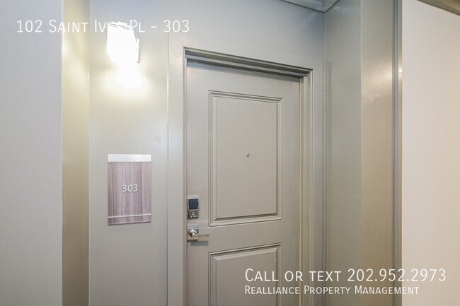 Building Photo - 102 St Ives Pl