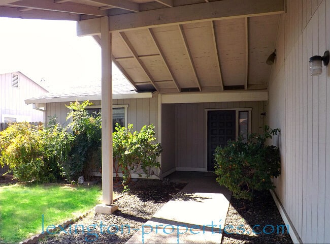 Building Photo - 6516 Briartree Way