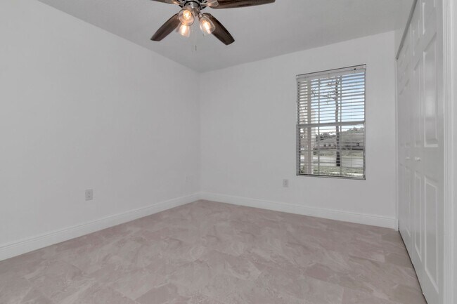 Building Photo - Lake Front - Ground Floor - Renovated 2 Be...