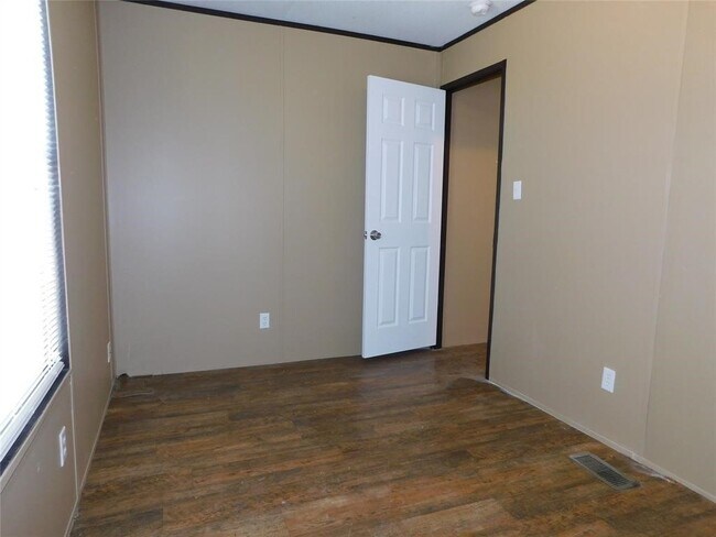 Building Photo - 100 China Gdn Ln