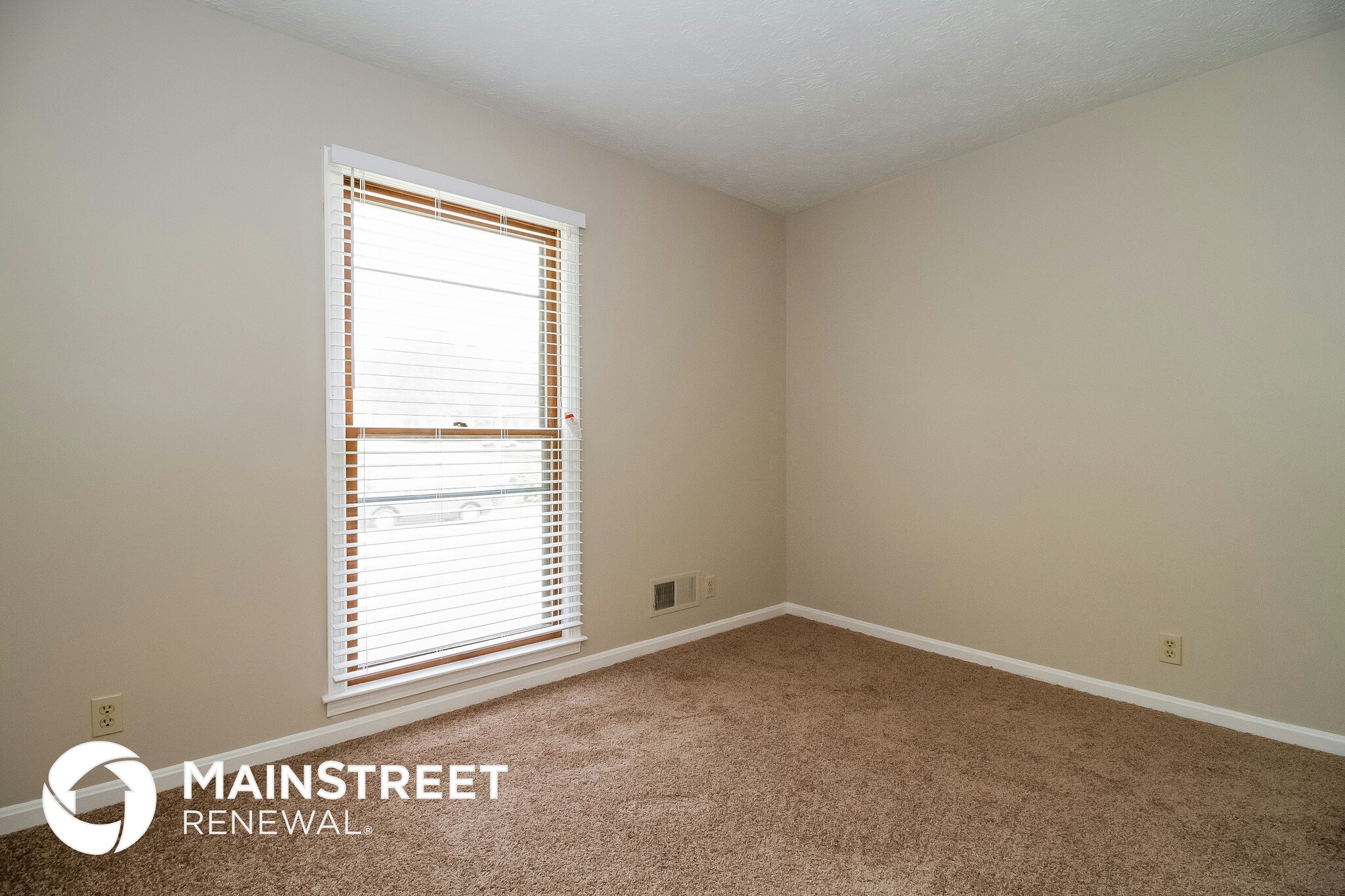 Building Photo - 5600 Wooded Lake Dr