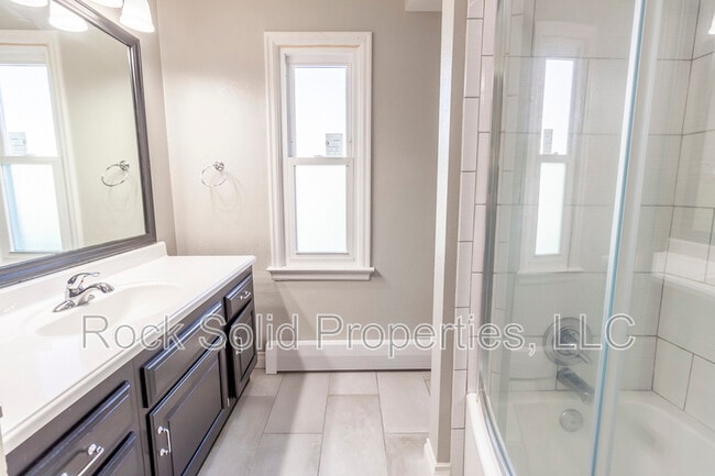 Building Photo - 1529 Walnut Dr